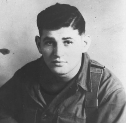 Medalha de honra: indicado 4 vezes: sobreviveu a um campo de concentração, ficou furioso e enfrentou o exército coreano com uma metralhadora calibre .30