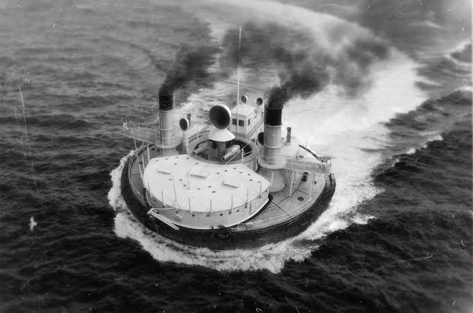 Redondo e bizarro: Conheça o navio de guerra russo Novgorod Fracassado