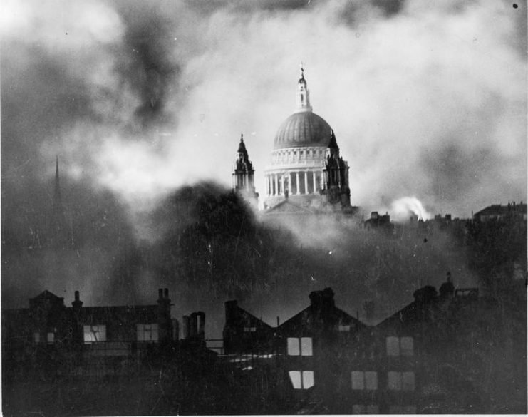 O leiteiro: A história por trás de uma das imagens mais icônicas da blitz