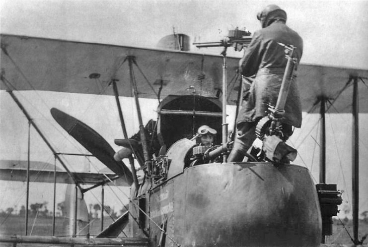 A história e o desenvolvimento das armas dos aviões de caça