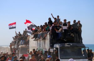 Esperança em Gaza: milhares de palestinos voltam para casa