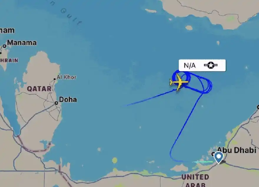 KC-135 dos EUA emite alerta perto do Estreito de Ormuz