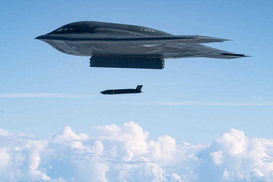 EUA buscam míssil ar-ar de 1.850 km contra a China