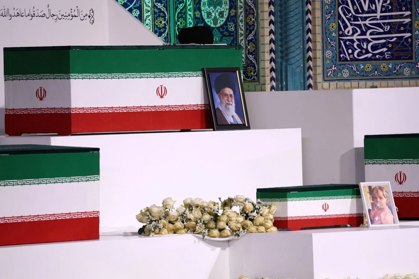 Funeral de Khamenei expõe tensão no Irã