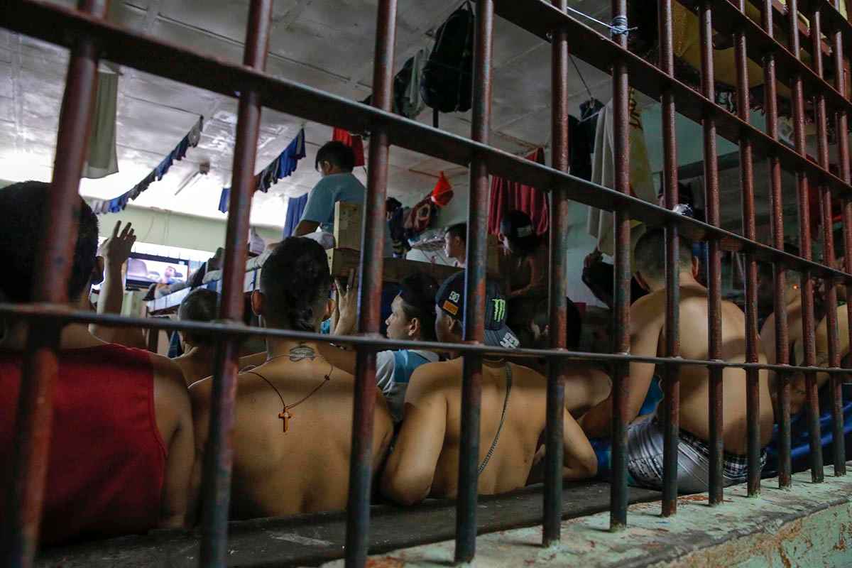 Costa Rica arranca tomadas das celas após apreensões