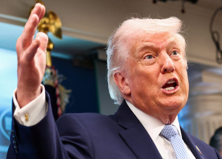 Trump ameaça Irã com resposta devastadora se navios americanos forem atacados em Ormuz