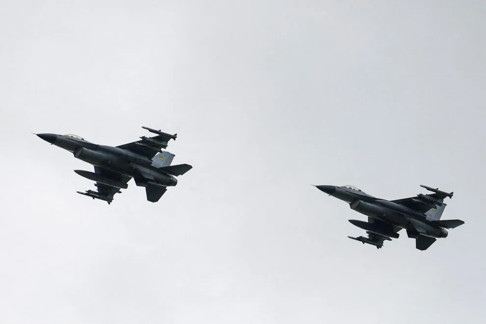 F-16 ucraniano derruba caça russo pela primeira vez