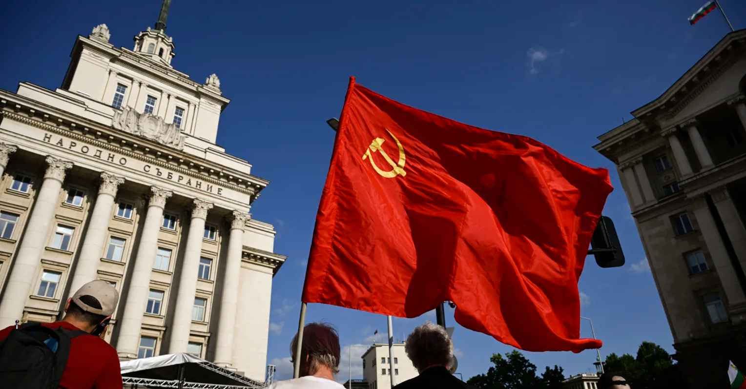 Berlim proíbe símbolos russos em memoriais soviéticos