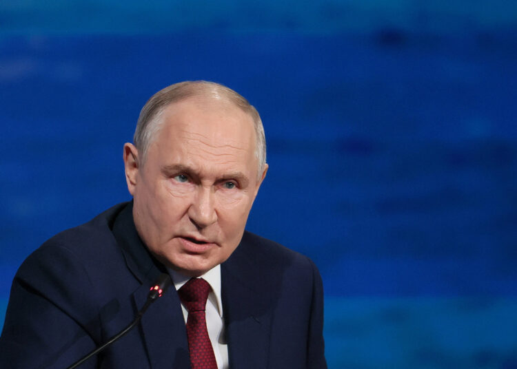 Putin rejeita encontro direto com Zelensky