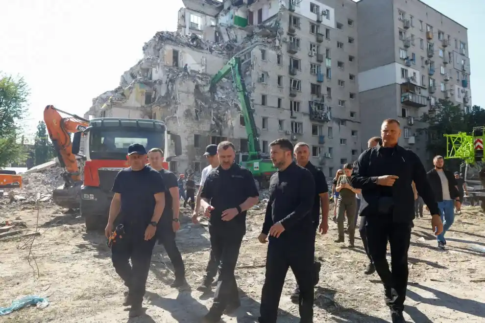 Moscou ataca Kiev por 11 horas; Zelensky cobra os aliados
