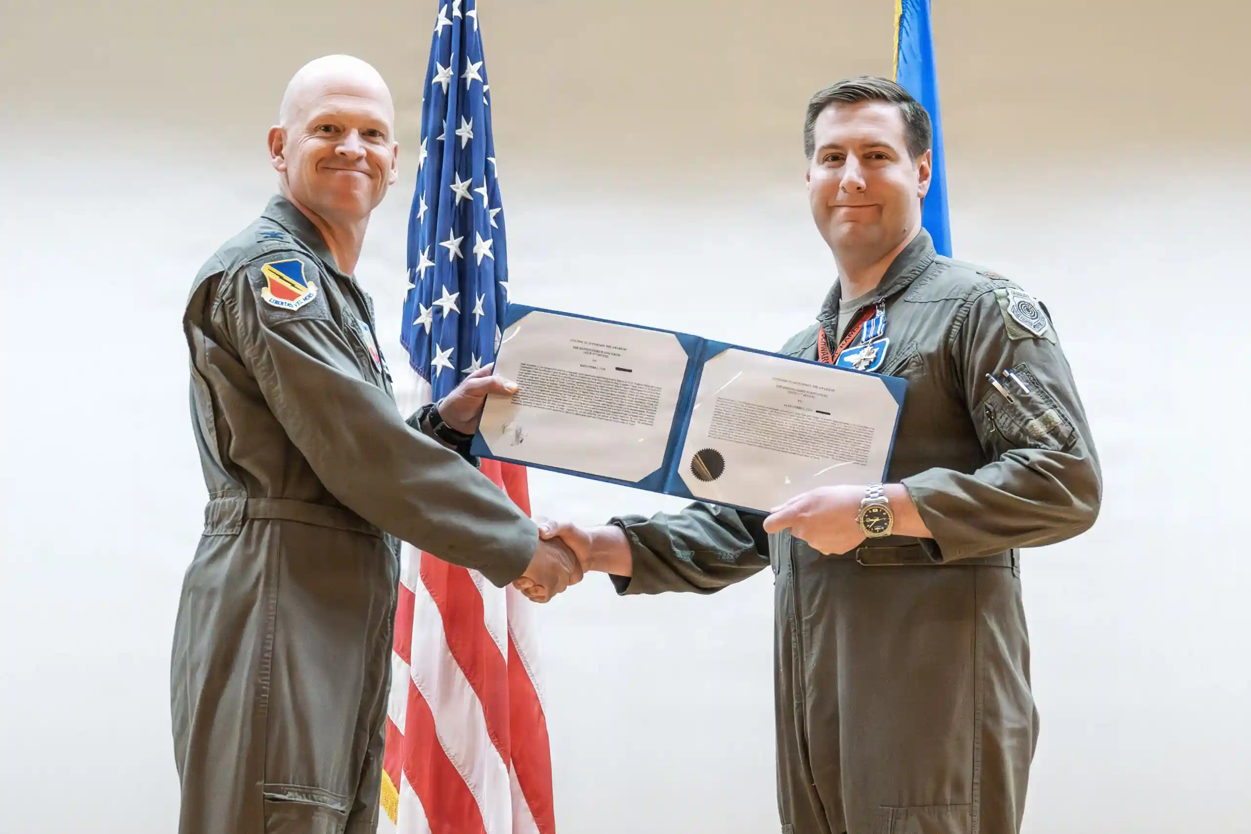 Pilotos de F-35 são condecorados por operações no Irã e Iêmen