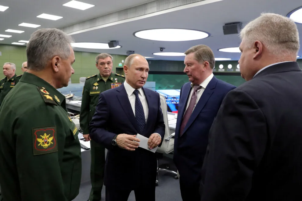 Putin admite escassez de combustível, mas promete avançar no Donbass