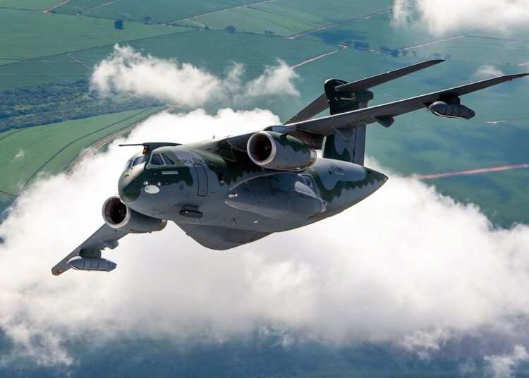 Embraer fecha venda histórica do C-390 aos Emirados e entra no mercado militar do Oriente Médio