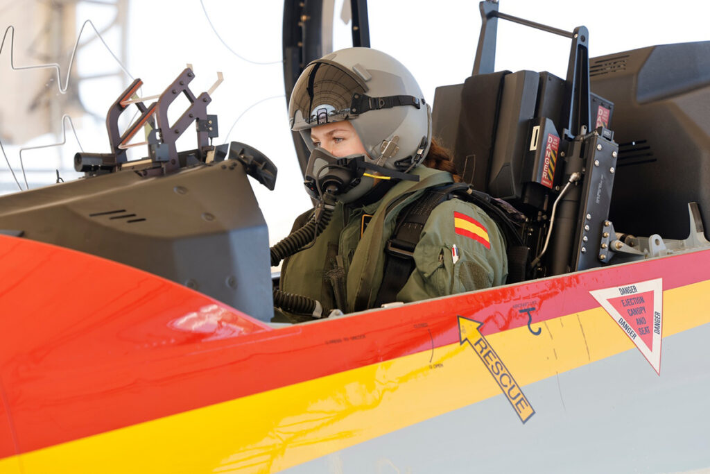 Princesa Leonor realiza segundo voo solo e avança na formação militar