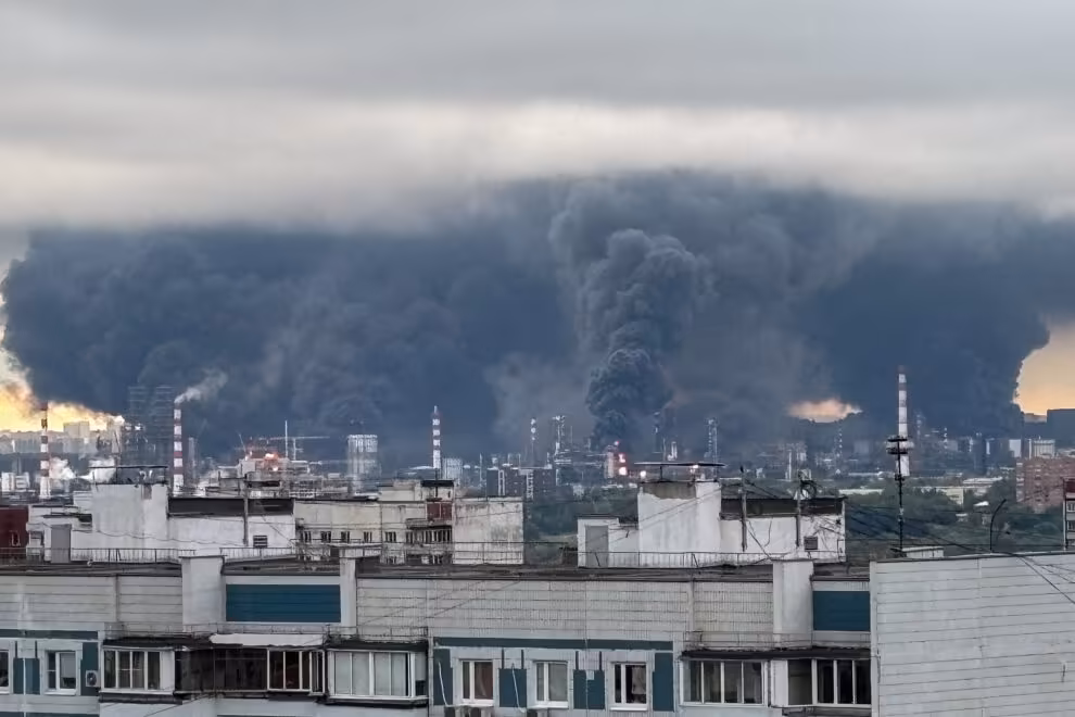 Drones ucranianos atingem refinaria em Moscou