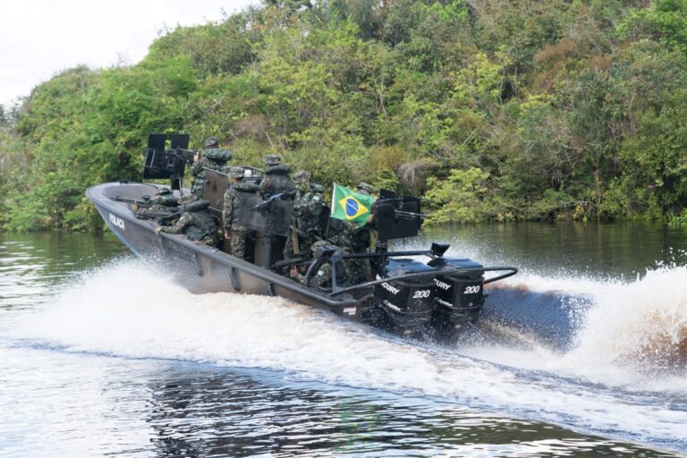 Múcio expõe fragilidade militar do Brasil: “Não somos fortes”