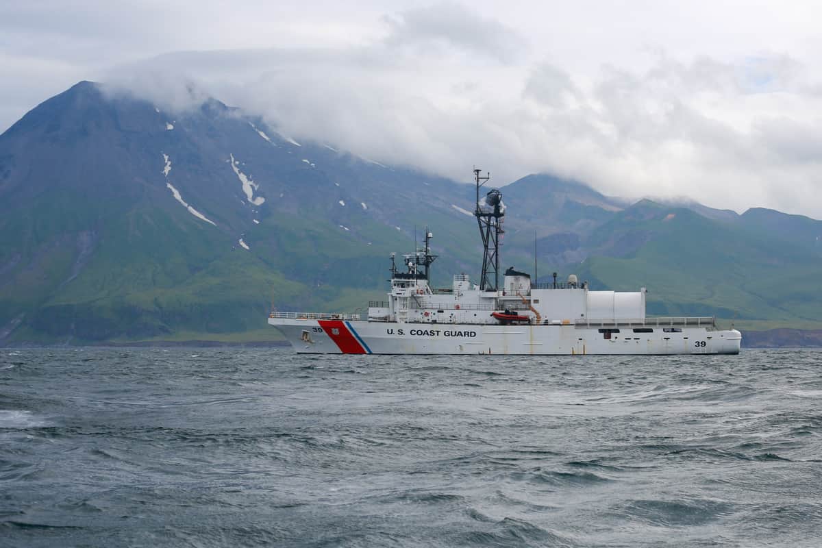 Alerta no Ártico: EUA Monitoram Avanço da Presença Naval Chinesa na Costa do Alasca