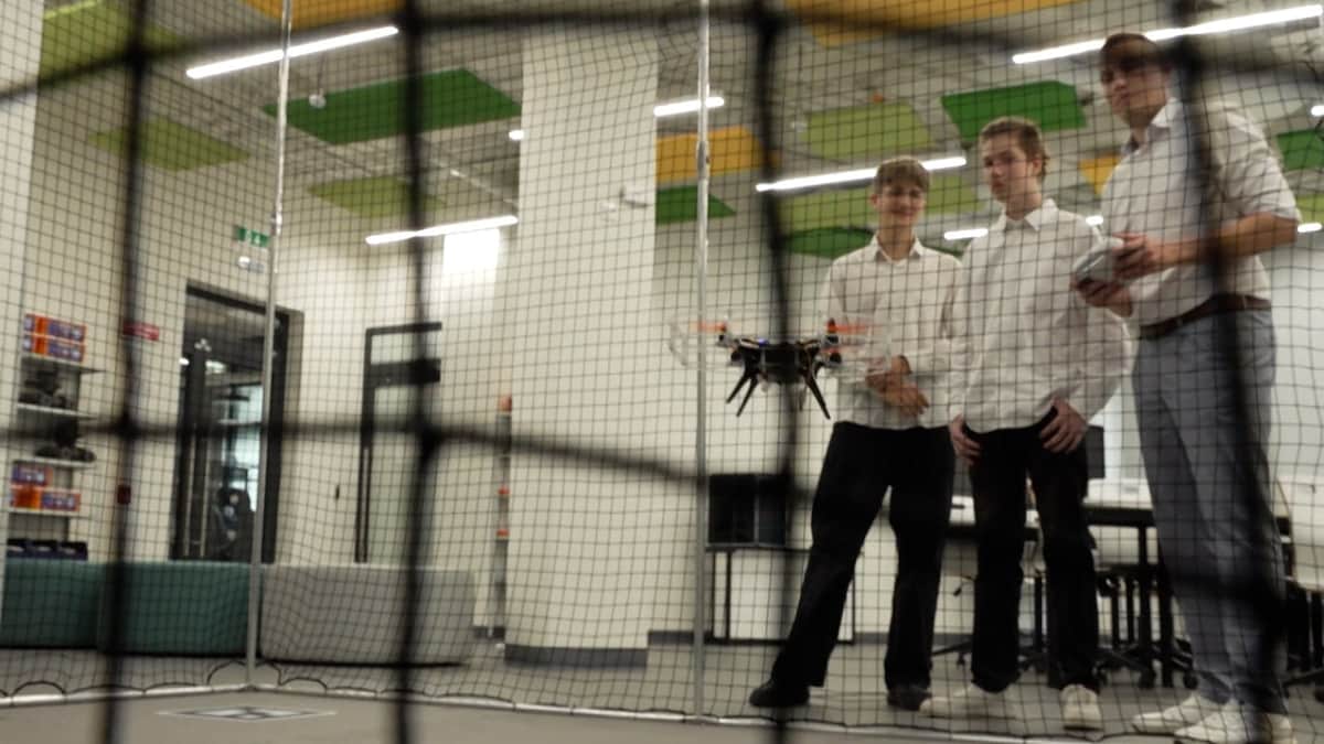 Doutrina de Combate: Rússia militariza currículo escolar com foco em drones